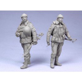 Russian modern soldiers w-SVD and PK.  Chechniya 93-04.  Two figures. 