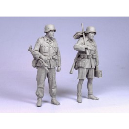 German infantrymen D. A. K.  1941.  Two figures. 