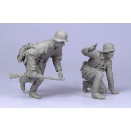 German officer and infantryman.  Summer 39-43.  Two figures. 