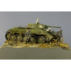 T-34 with figures - diorama under glass cover