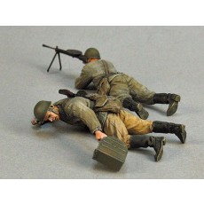 Soviet machine gunners with 7,62 mm MG DP-28.  1941-45.  Two figures. 