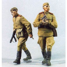 Red Army men.  Summer 1943-45.  Two figures. 